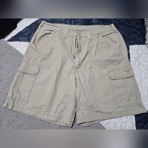 Men's Cargo Shorts Wrangler brand Size 40